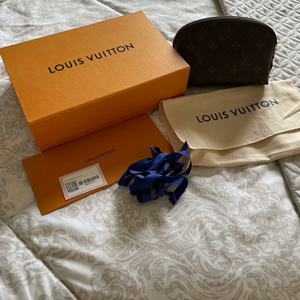 Cosmetic pouch